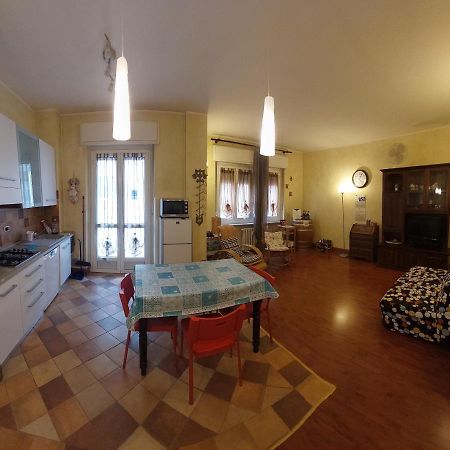 Asti Lovely Apartment Екстер'єр фото