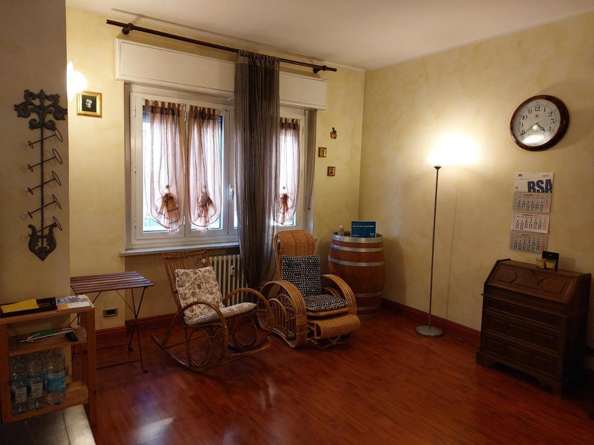 Asti Lovely Apartment Екстер'єр фото