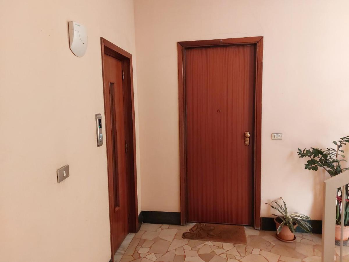 Asti Lovely Apartment Екстер'єр фото