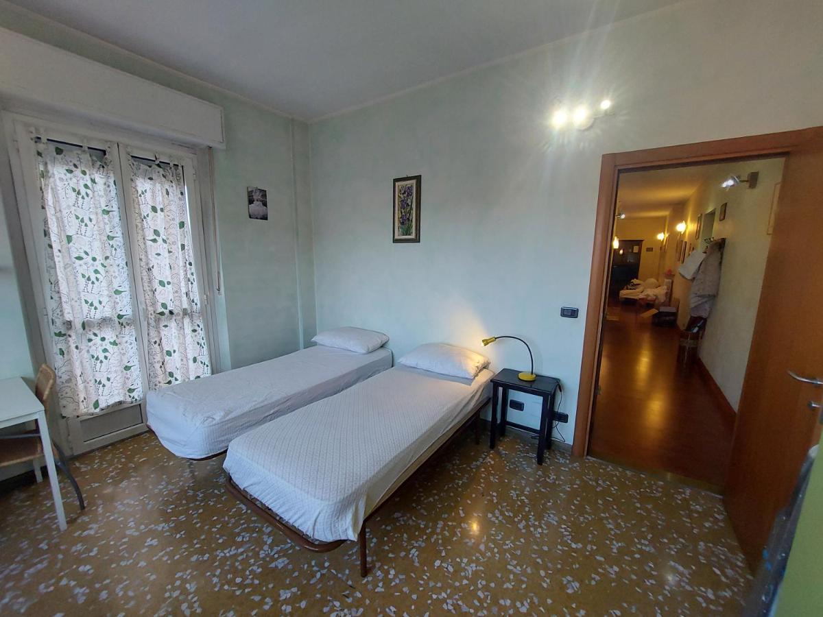 Asti Lovely Apartment Екстер'єр фото