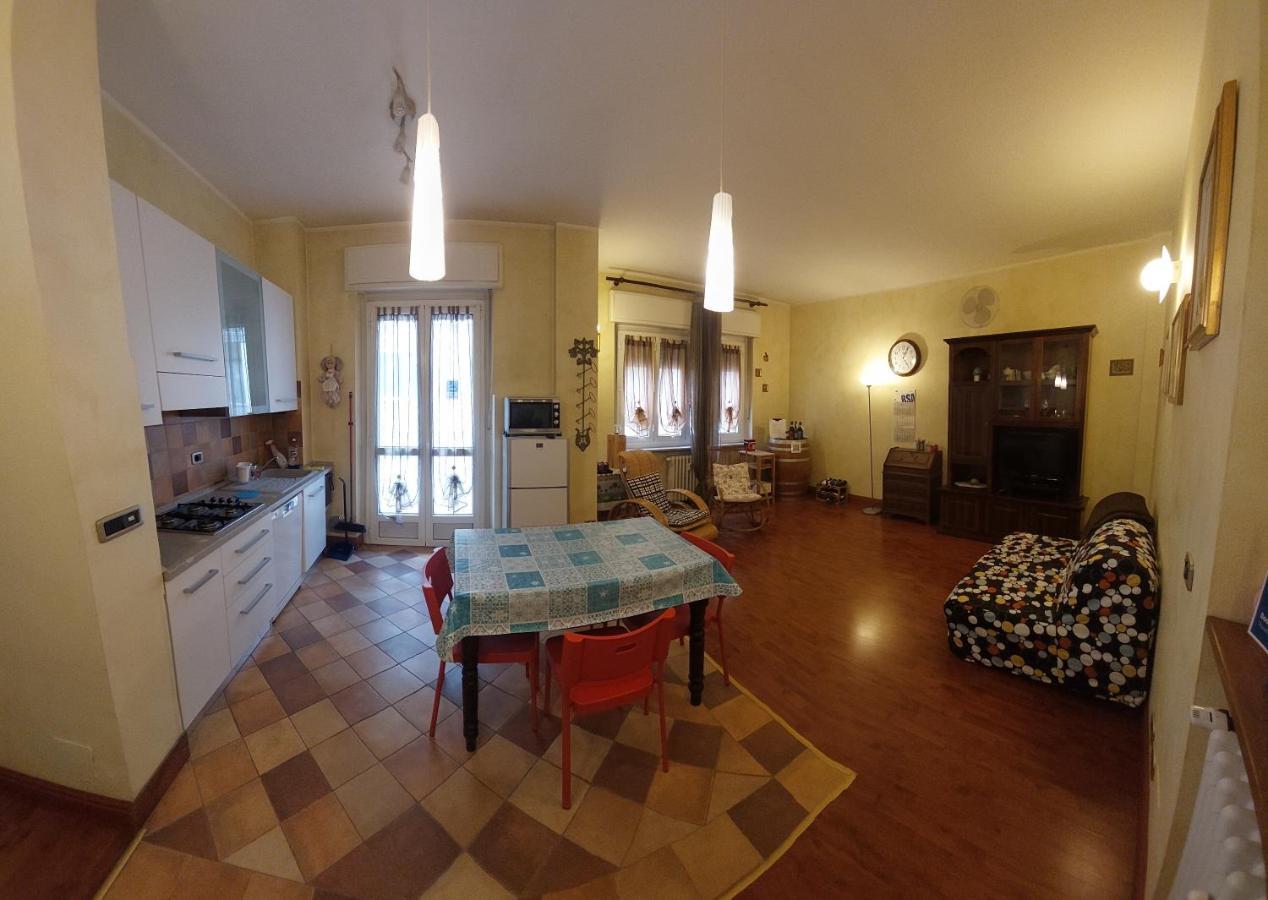 Asti Lovely Apartment Екстер'єр фото