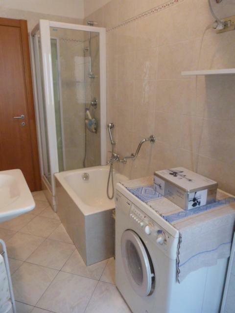 Asti Lovely Apartment Екстер'єр фото