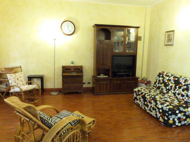 Asti Lovely Apartment Екстер'єр фото
